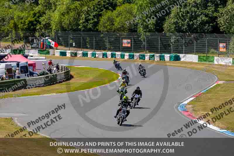 Vintage motorcycle club;eventdigitalimages;mallory park;mallory park trackday photographs;no limits trackdays;peter wileman photography;trackday digital images;trackday photos;vmcc festival 1000 bikes photographs